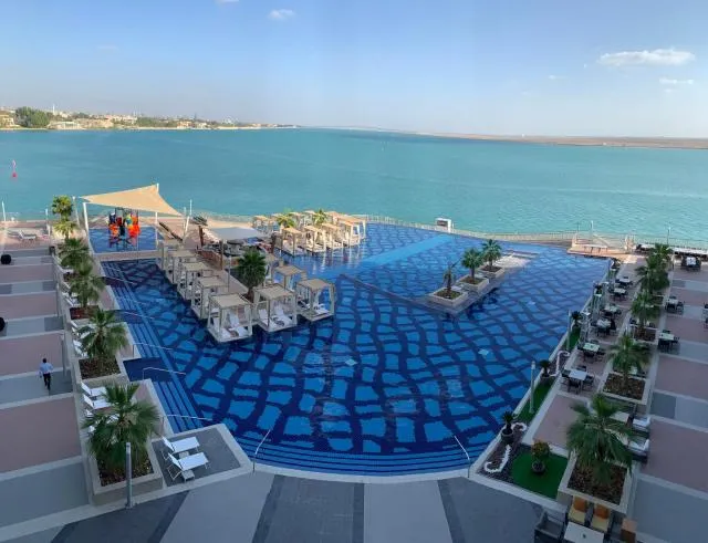  Royal M Hotel & Resort Abu Dhabi - picture  : Swimming pool,Pool view,Pool view,Swimming pool,Property 