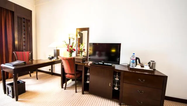  Kabul Serena Hotel - picture  : TV/entertainment centre 