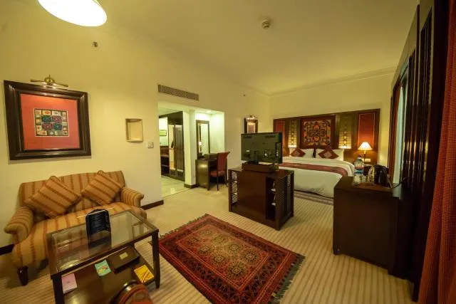  Kabul Serena Hotel - picture  : Seating area 