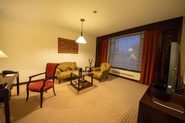  Kabul Serena Hotel - picture  : Seating area 