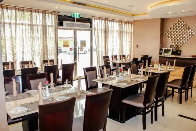  Dunes Hotel Apartment Oud Metha, Bur Dubai - picture  : Toilet,Restaurant/places to eat,Property 