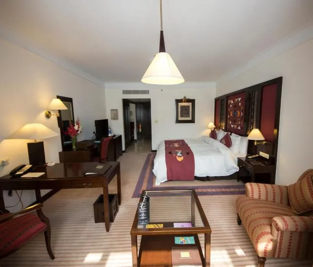  Kabul Serena Hotel - picture  : Seating area 