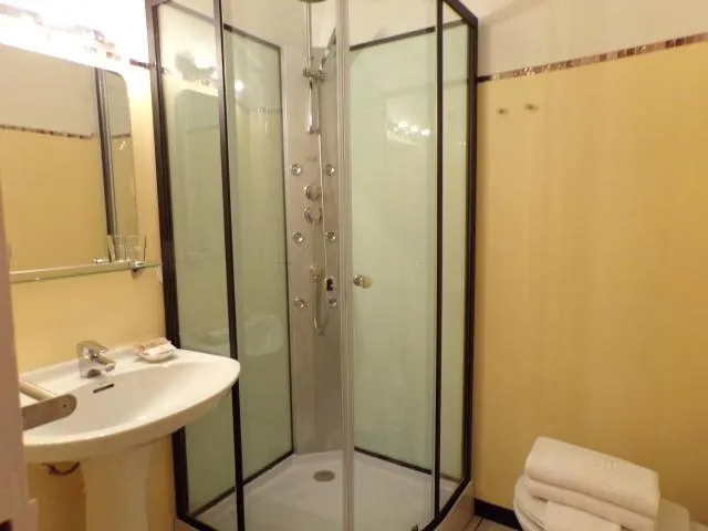  Hotel Roc de St Miquel & Apartment - picture  : Shower,Bathroom,Property 