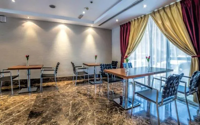  Executive Suites - picture  : Toilet,Breakfast,Property 