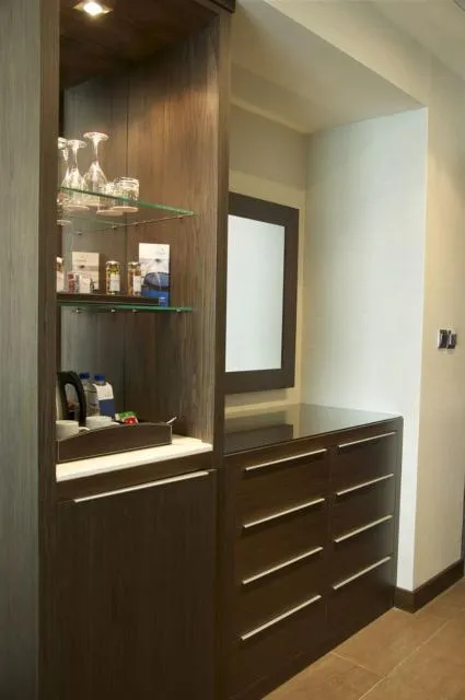  Ramada Downtown Abu Dhabi - picture  : TV/entertainment centre,Coffee/tea facilities,Property 