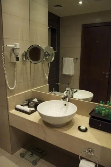  Ramada Downtown Abu Dhabi - picture  : Bathroom,Bathroom,Property 