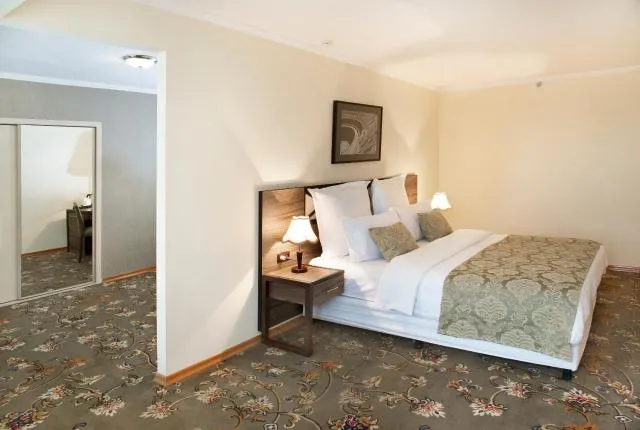  Ani Plaza Hotel - picture  : Bed,Bedroom,Property 