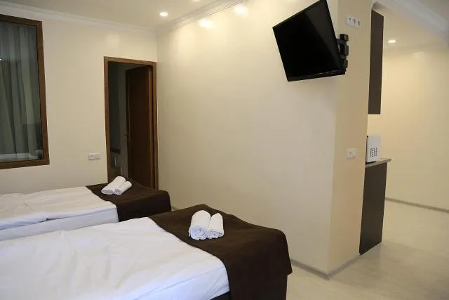  Hotel Merien - picture  : TV/entertainment centre,Bed 