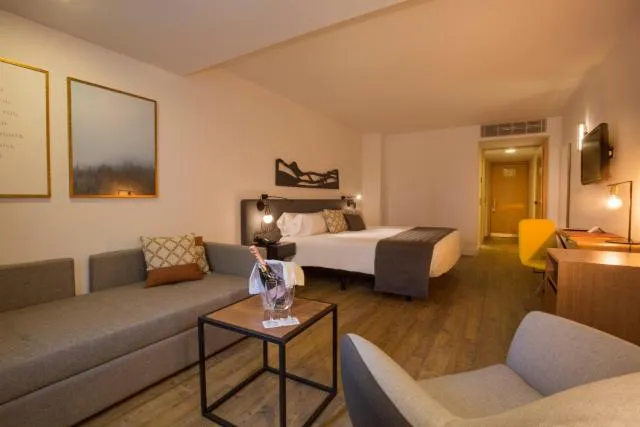  Yomo Centric - picture  : Photo of the whole room,Room 