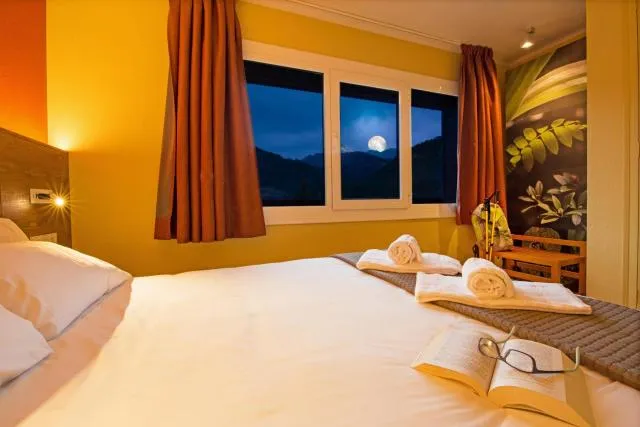  Apartaments Giberga - picture  : Bed,Bed,Photo of the whole room,Bedroom,Mountain view,Property,Room 