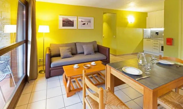  Apartaments Giberga - picture  : Seating area,Dining area,Kitchen or kitchenette,Living room,Dining area,minibar,Property 