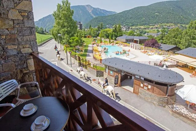  Apartaments Giberga - picture  : Kitchen/kitchenette,Restaurant/places to eat,Natural landscape,Bird's eye view,Horse-riding,Balcony/Terrace,Animals,Mountain view,Pool view,Street view,Swimming pool,Drinks,Alcoholic drinks,Family,Property 