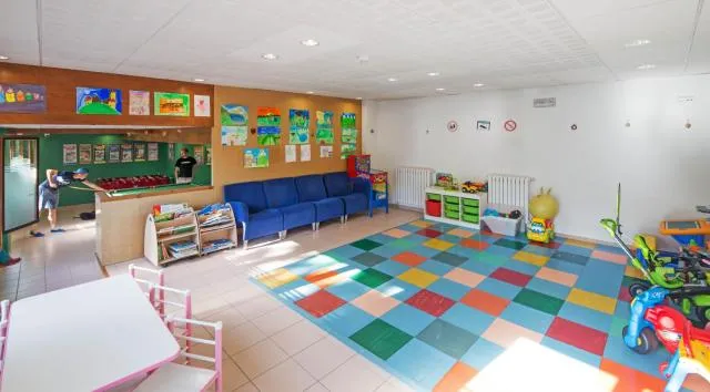  Apartaments Giberga - picture  : Kid's club,Billiard,Game Room,children,Property 