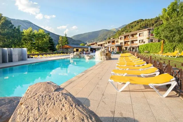  Apartaments Giberga - picture  : Facade/entrance,Off site,Swimming pool,Summer,Garden,Balcony/Terrace,Beach,Mountain view,Swimming pool,sunbed,Property 