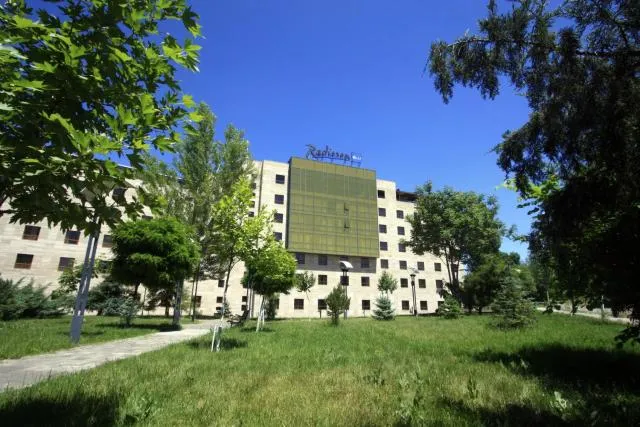  Radisson BLU Hotel Yerevan - picture  : Facade/entrance,Garden,Property building,Property 