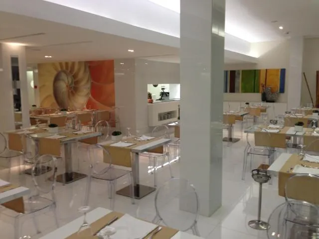  Hotel Presidente Luanda - picture  : Toilet,Restaurant/places to eat,Food and drinks,Property 