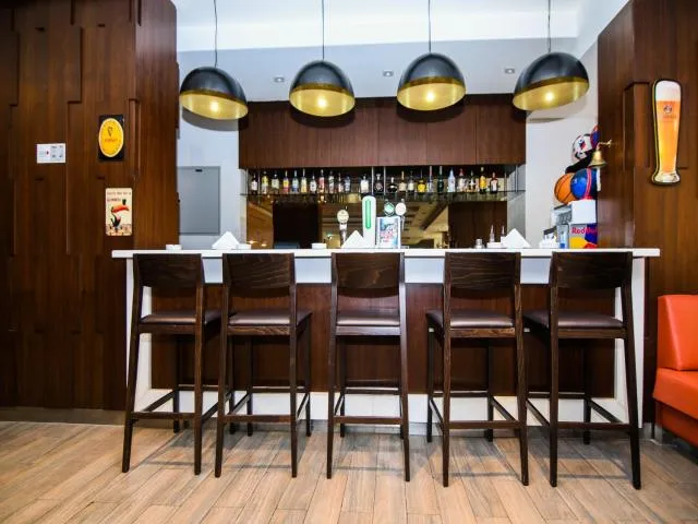  Action Hotel Ras Al Khaimah - picture  : Lounge or bar,Drinks,Property 