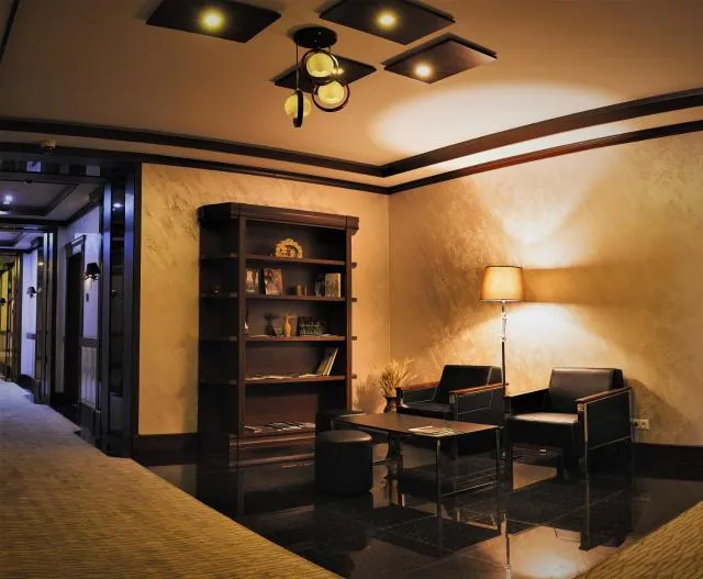  Central Hotel Yerevan - picture  : Seating area,Library,Seating area,Property 
