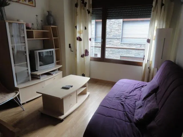  Sol Tarter - picture  : Seating area,TV/entertainment centre,TV and multimedia,Living room,Street view,Property 