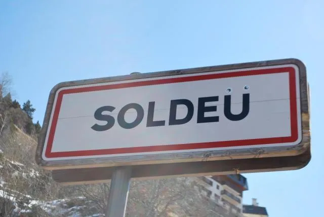  Roc Apartment - picture  : Day,Property logo or sign,Property logo/sign,Property 