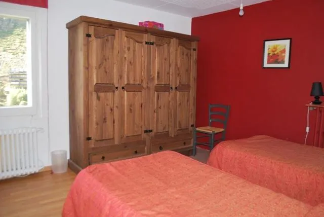  Roc Apartment - picture  : Bed,Day,Decorative detail 