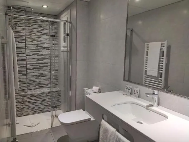  Hotel Les 7 Claus - picture  : Shower,Bathroom,Bathroom,Property 