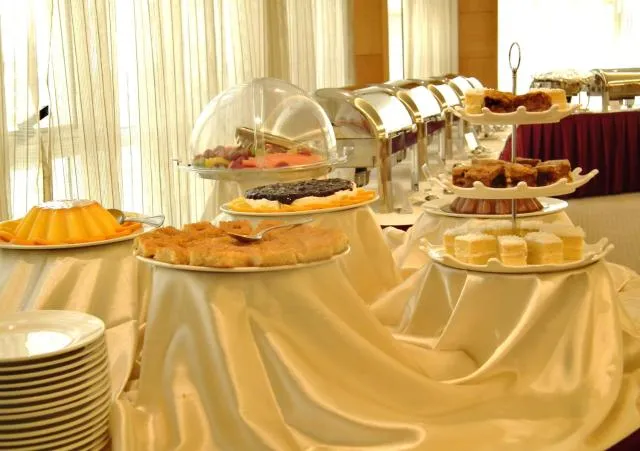  Sharjah Premiere Hotel & Resort - picture  : Food,Breakfast,Property 
