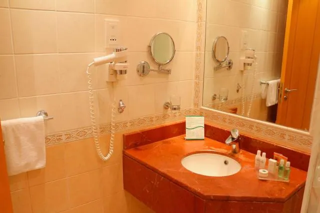  Sharjah Premiere Hotel & Resort - picture  : Bathroom,Bathroom,Property 