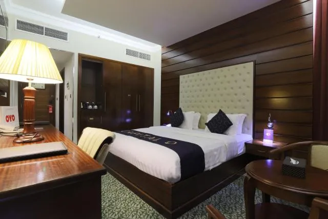  Queen Palace Hotel - picture  : Bed,Bedroom,Property 