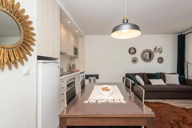  Mikka-Mundial Luxe - picture  : Kitchen/kitchenette,Dining area 