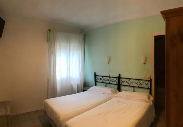  HOTEL GRIU - picture  : Bed,Bedroom,Property 