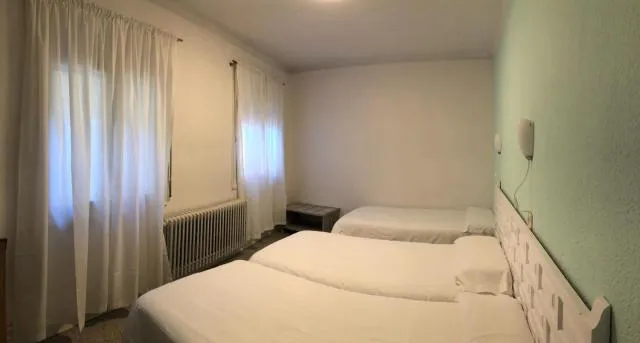  HOTEL GRIU - picture  : Bed,Bedroom,Property 