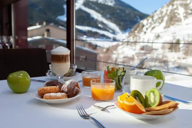  Hotel Galanthus & Spa - picture  : Restaurant/places to eat,Breakfast,Mountain view,Breakfast,Continental breakfast,Buffet breakfast,Property 