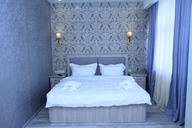  Flamenco Hotel - picture  : Bed,Photo of the whole room,Room 