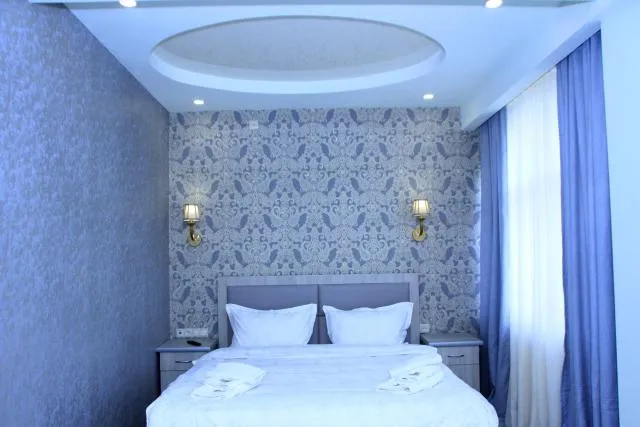  Flamenco Hotel - picture  : Bed,Photo of the whole room,Room 
