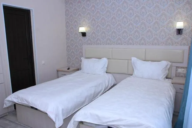  Flamenco Hotel - picture  : Bed,Photo of the whole room,Room 