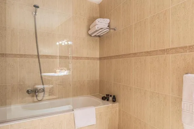  Cal Ruiz - picture  : Bathroom,Bathroom,Bath,Property 