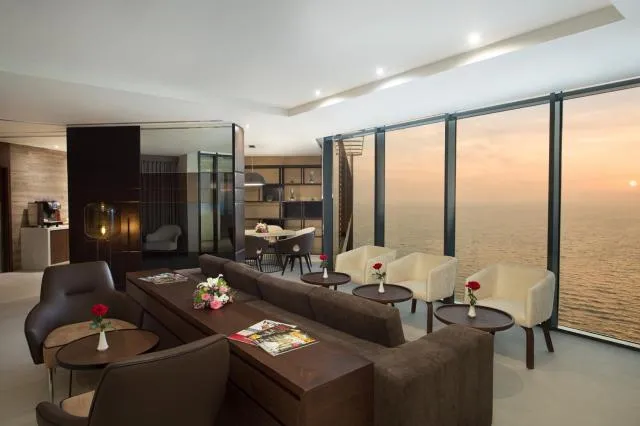  Wyndham Garden Ajman Corniche - picture  : Seating area,Lounge or bar,Property 