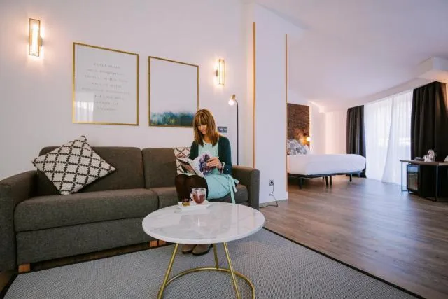  Yomo Centric - picture  : Living room,Property 