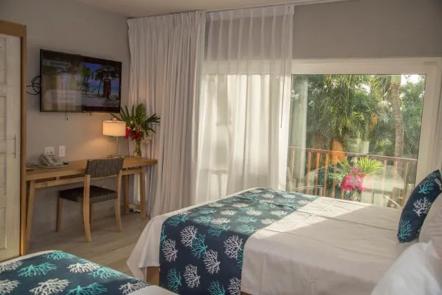  Siboney Beach Club - picture  : Bed,Bed,Photo of the whole room,Bedroom,Property,Room 