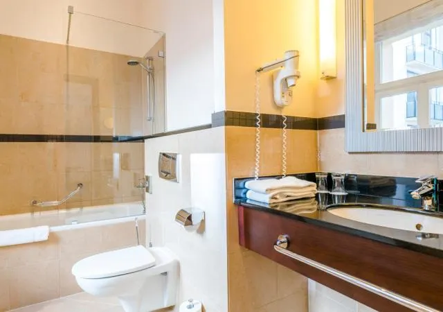  Hotel Polonia Palace - picture  : Bathroom,Bathroom,Property 