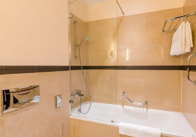  Hotel Polonia Palace - picture  : Bathroom,Bathroom,Property 