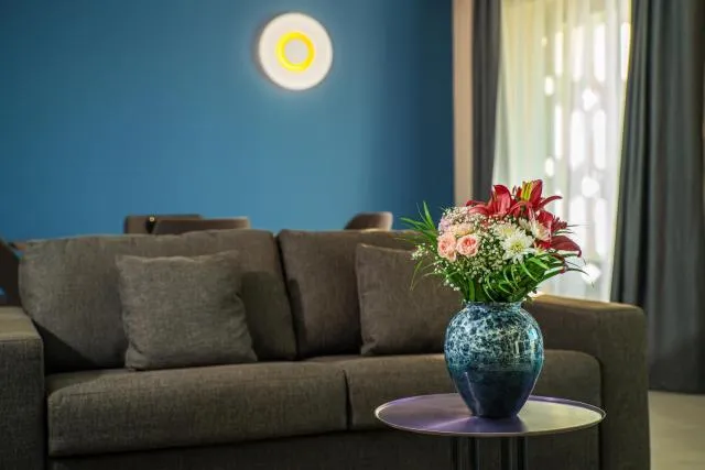  Hotel Holiday International - picture  : Seating area,Living room,Seating area,Property 