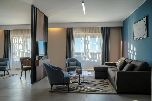  Hotel Holiday International - picture  : Seating area,Living room,Seating area,Property 