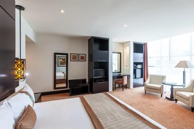  Holiday Inn Dubai Al Barsha, an IHG Hotel - picture  : Seating area,TV/entertainment centre,Photo of the whole room,Room 