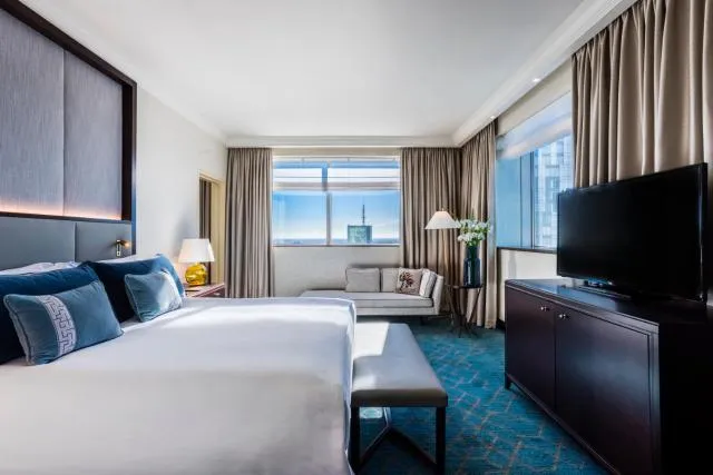  InterContinental Warszawa, an IHG Hotel - picture  : TV/entertainment centre,Bedroom,Property 