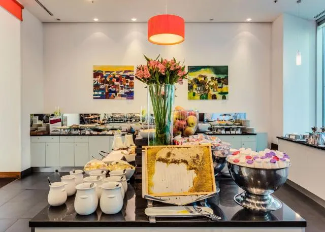  InterContinental Warszawa, an IHG Hotel - picture  : Toilet,Restaurant/places to eat,Property 