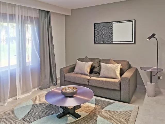  Hotel Holiday International - picture  : Seating area,Living room,Seating area,Property 