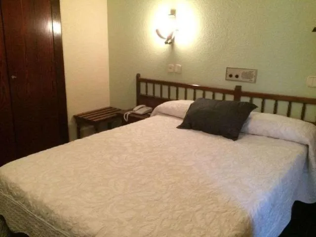  Hotel Folch - picture  : Bed,Bed,Photo of the whole room,Bedroom,heating,storage,wardrobe,Property,Room 