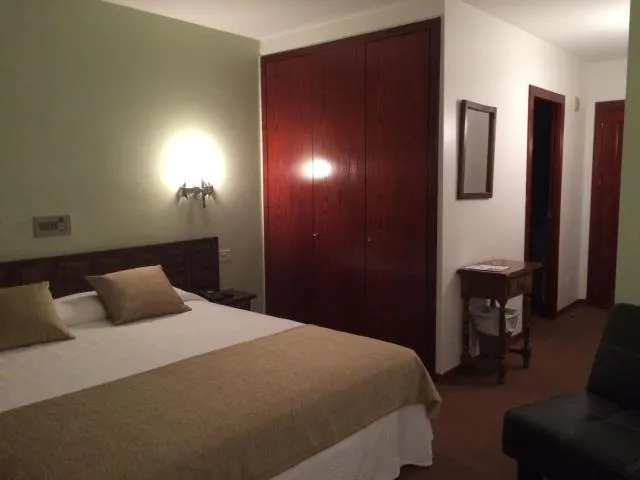  Hotel Folch - picture  : Bed,Bed,Mountain view,Quiet street view,Property,Room 